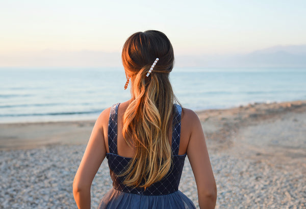 Sonnenschutz für die Haare: So kommen eure Kundinnen mit gesunden Haaren aus dem Urlaub!